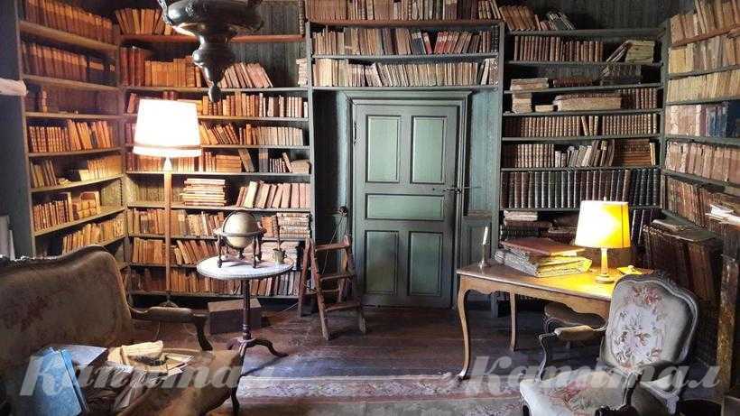 Книги зарубежных и советских писателей