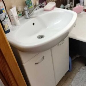 Продам за символическую плату, раковину и тумбу.</a>
