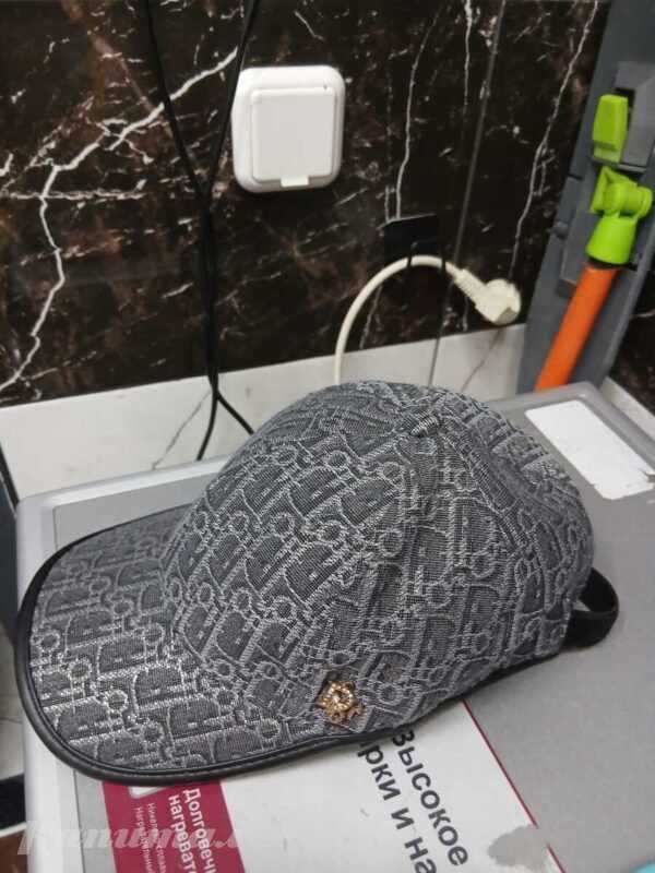 Продам женскую кепку Dior