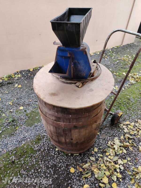 Измельчитель для зерна (мельница)