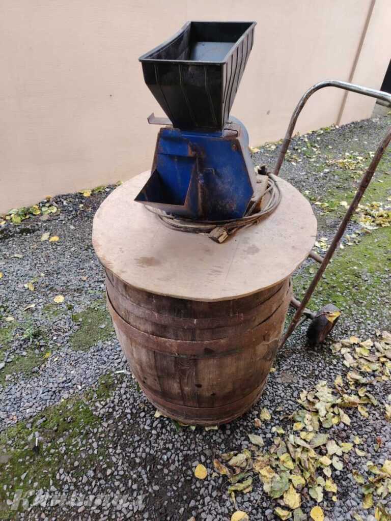 Измельчитель для зерна (мельница)