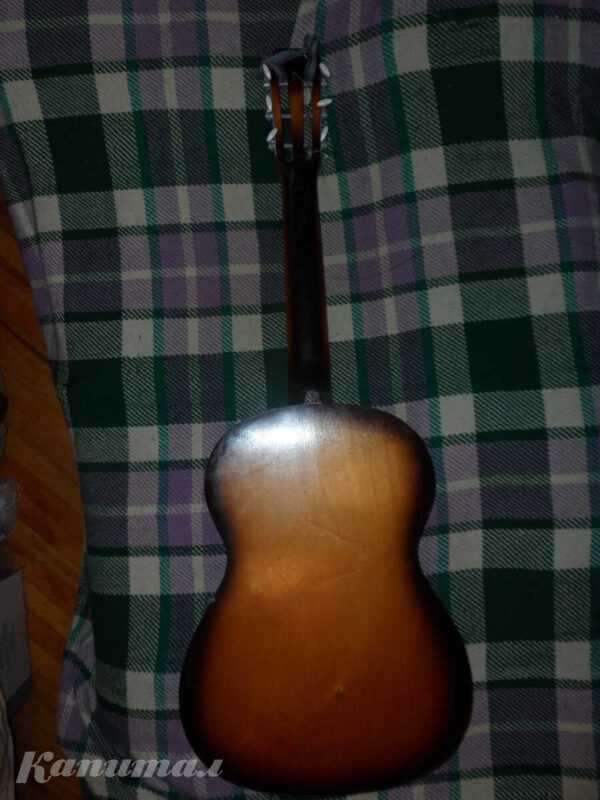 Классическая шестиструнная гитара