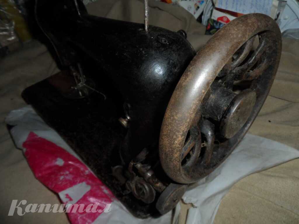 Швейная машинка SINGER